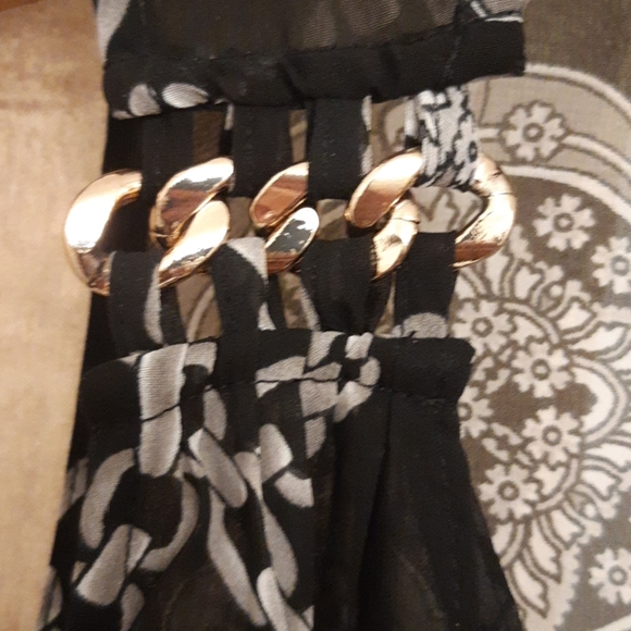 Sleevless sheer top - Picture 4 of 5